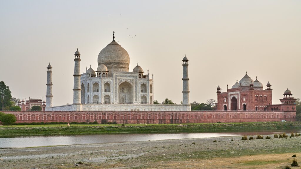 What to Include in Customized Tour Packages for Agra?