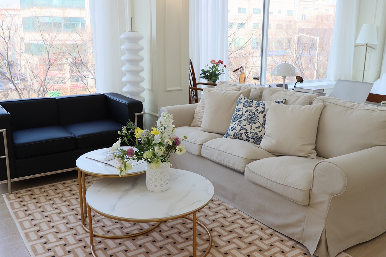 Upgrade your house décor with bold cushion ideas this festive season!