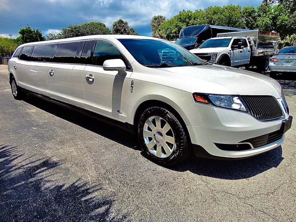Limousine Rental for Transfers to and from Corporate Offices