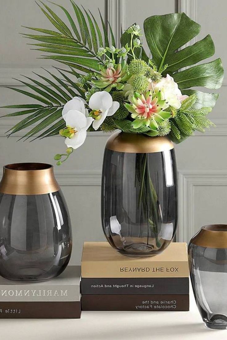 Glass Vase: Elevating Décor with Elegance and Versatility